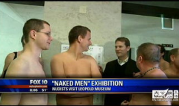 两个裸男脱了内裤视频,一场意外的视觉冲击